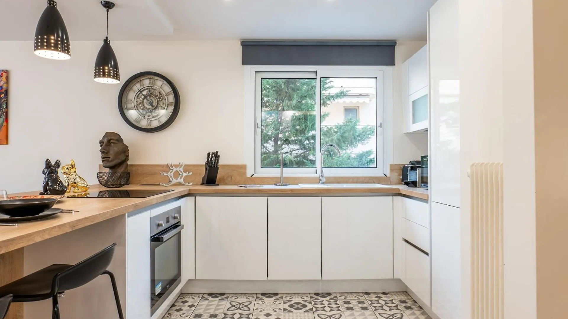 2-Room Apartment With Terrace Close To The Center Cannes