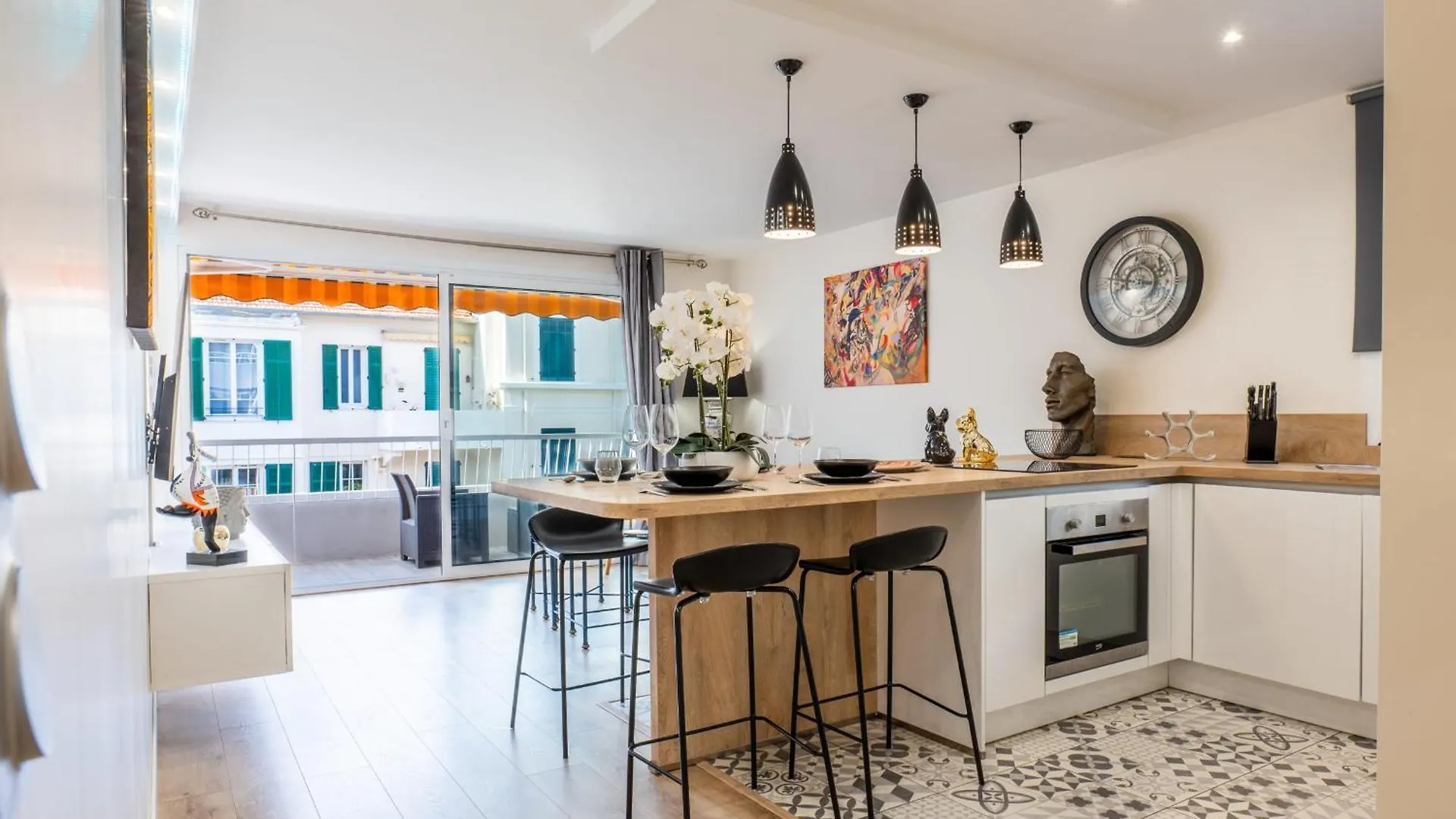 2-Room Apartment With Terrace Close To The Center Cannes