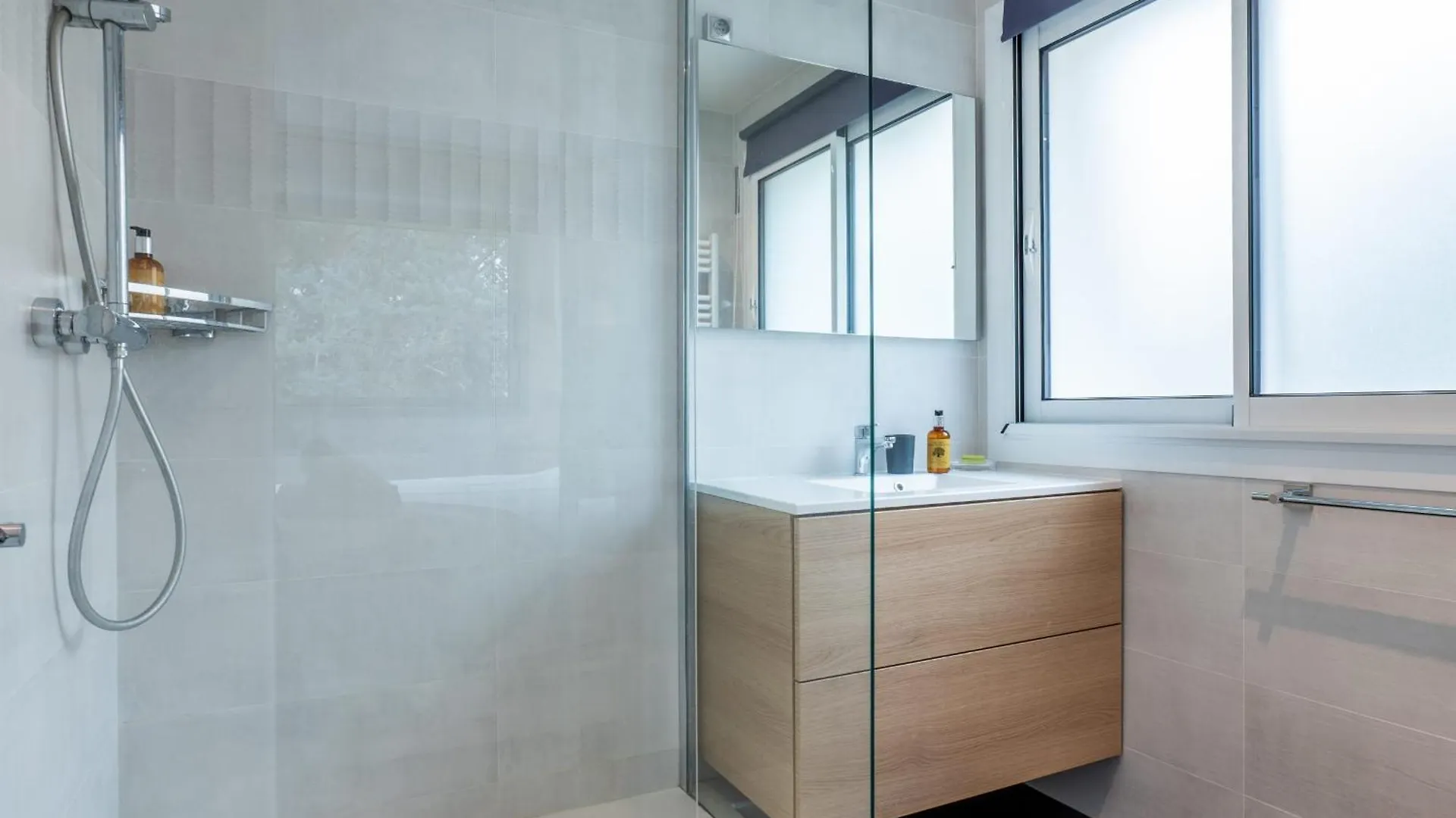 2-Room Apartment With Terrace Close To The Center Cannes 0*,