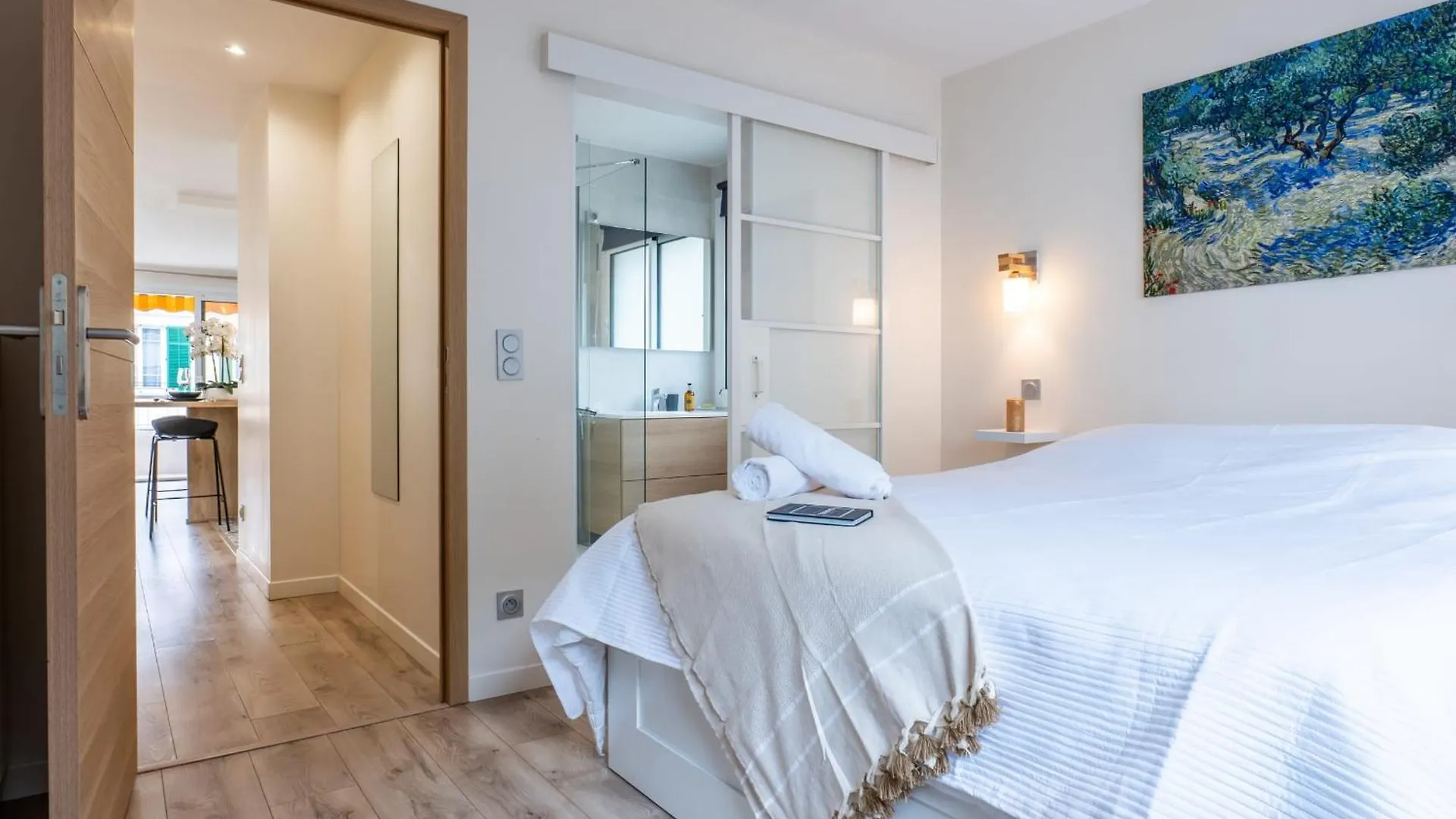 2-Room Apartment With Terrace Close To The Center Cannes France
