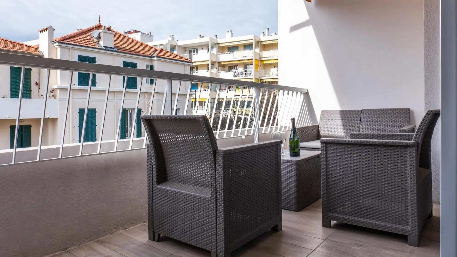 2-Room Apartment With Terrace Close To The Center Cannes